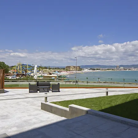 Paradiso 아파트호텔 네세부르