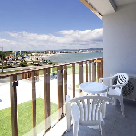 Paradiso Aparthotel 4*